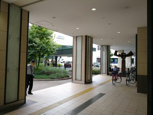 聖蹟桜ヶ丘駅タクシー乗り場への通路