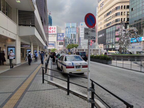 新宿駅東口タクシー乗り場